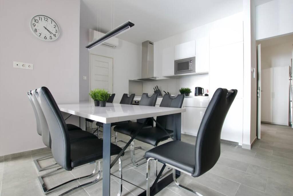 Premium Apartment By Hi5-Vaci Str. 3 Bedroom Budapest Bagian luar foto