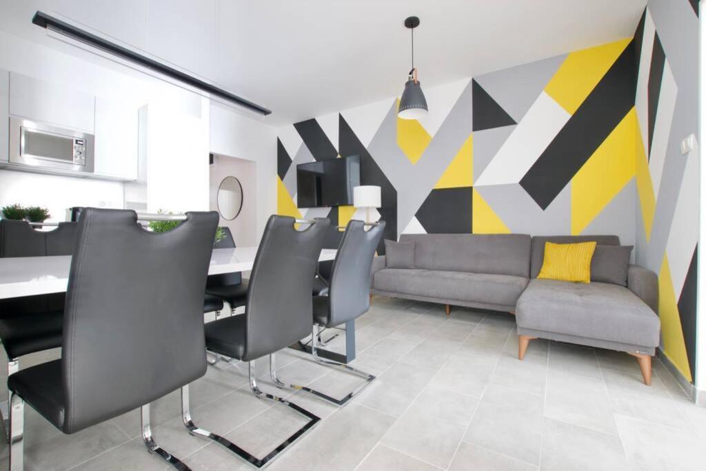 Premium Apartment By Hi5-Vaci Str. 3 Bedroom Budapest Bagian luar foto