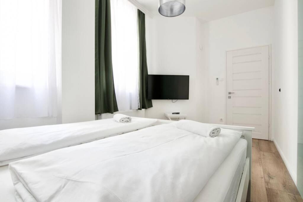 Premium Apartment By Hi5-Vaci Str. 3 Bedroom Budapest Bagian luar foto