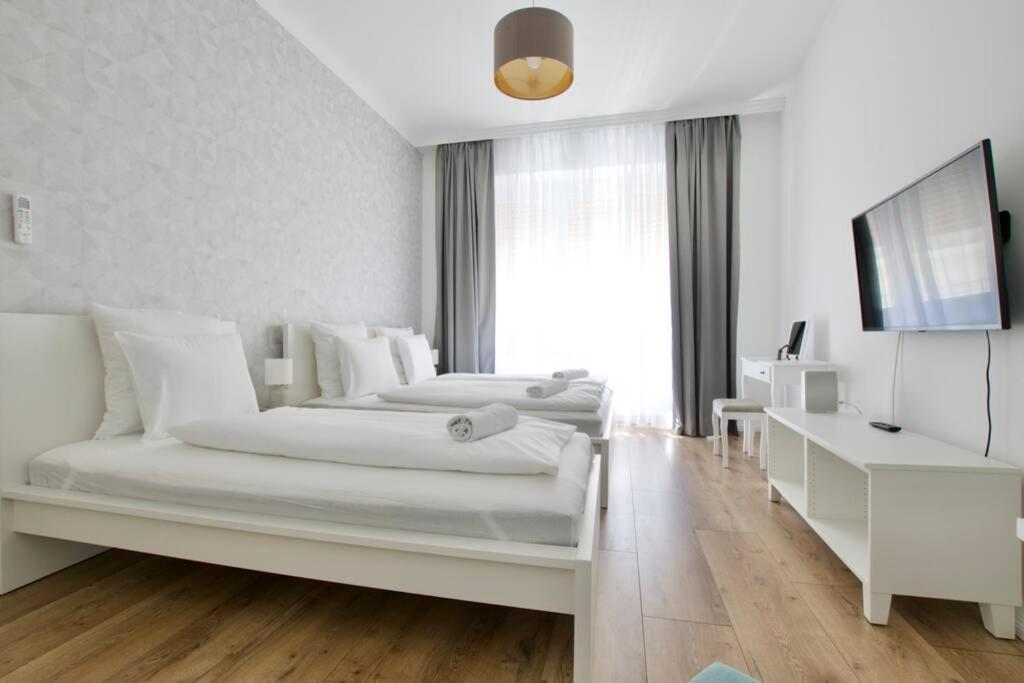 Premium Apartment By Hi5-Vaci Str. 3 Bedroom Budapest Bagian luar foto