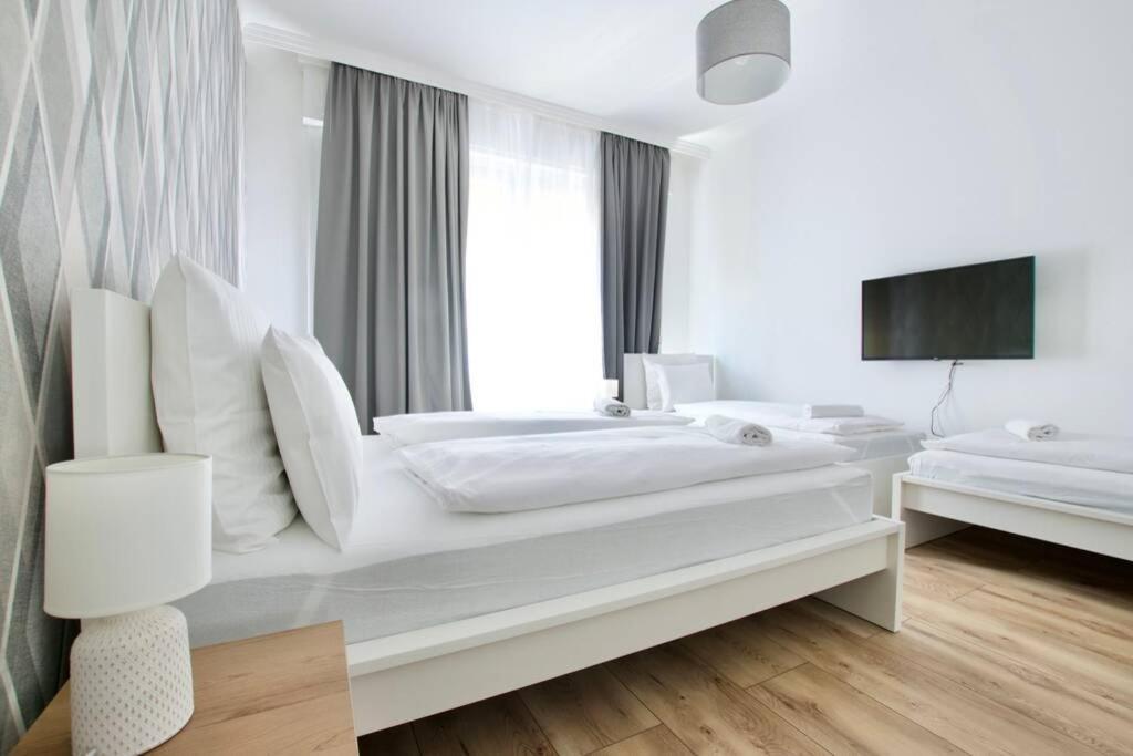 Premium Apartment By Hi5-Vaci Str. 3 Bedroom Budapest Bagian luar foto