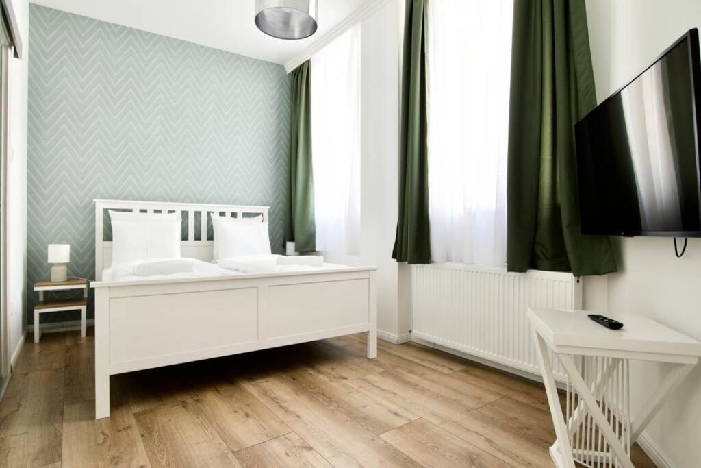 Premium Apartment By Hi5-Vaci Str. 3 Bedroom Budapest Bagian luar foto