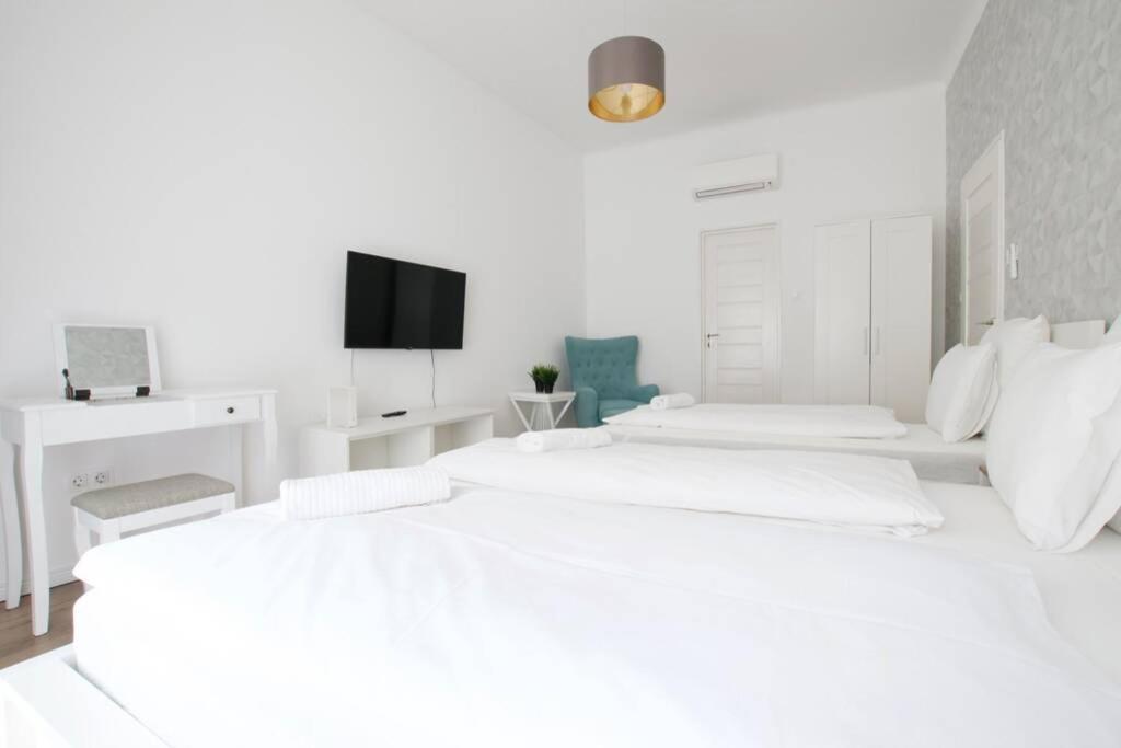 Premium Apartment By Hi5-Vaci Str. 3 Bedroom Budapest Bagian luar foto