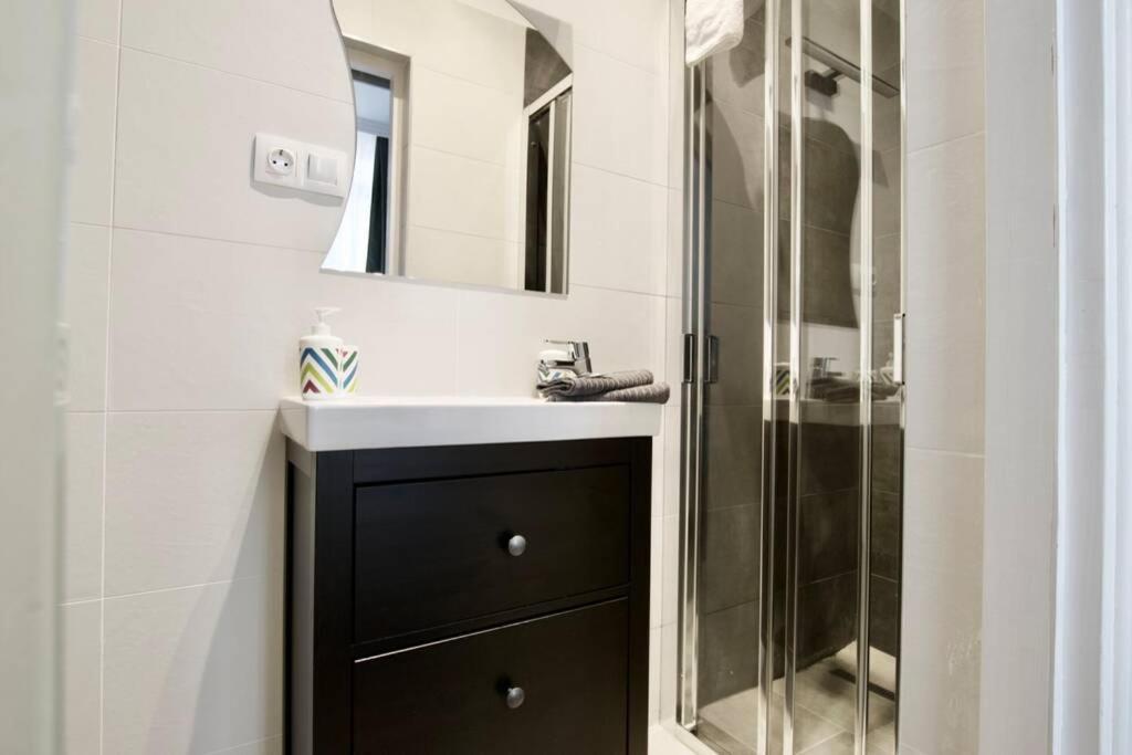 Premium Apartment By Hi5-Vaci Str. 3 Bedroom Budapest Bagian luar foto