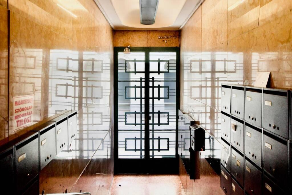 Premium Apartment By Hi5-Vaci Str. 3 Bedroom Budapest Bagian luar foto