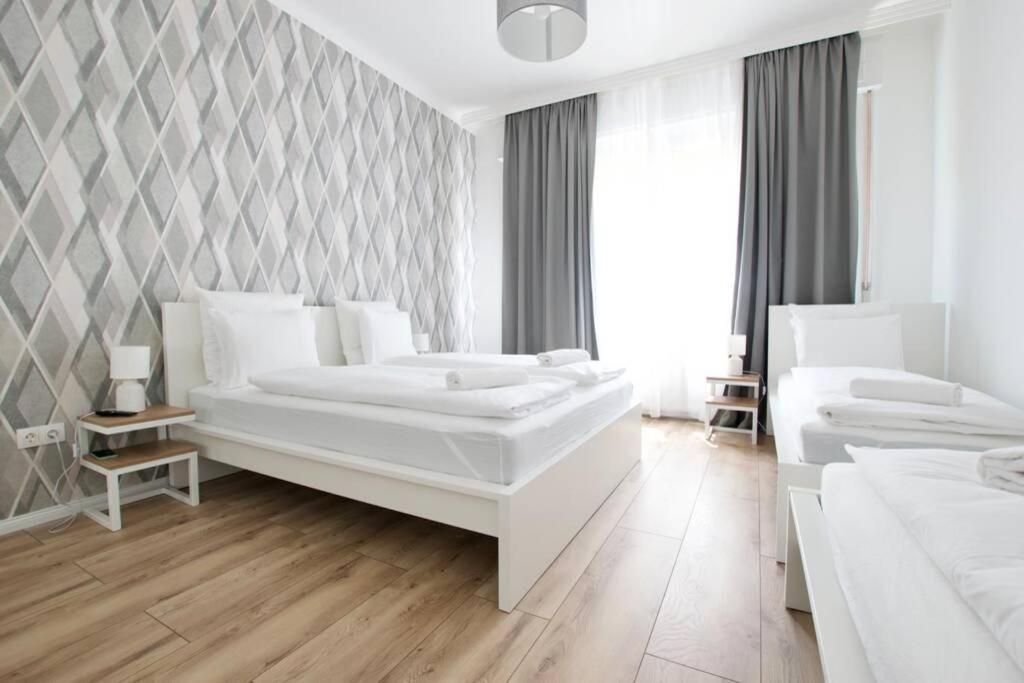 Premium Apartment By Hi5-Vaci Str. 3 Bedroom Budapest Bagian luar foto