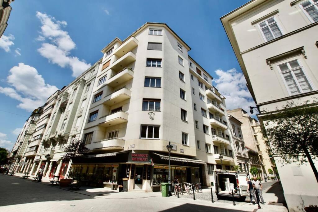 Premium Apartment By Hi5-Vaci Str. 3 Bedroom Budapest Bagian luar foto