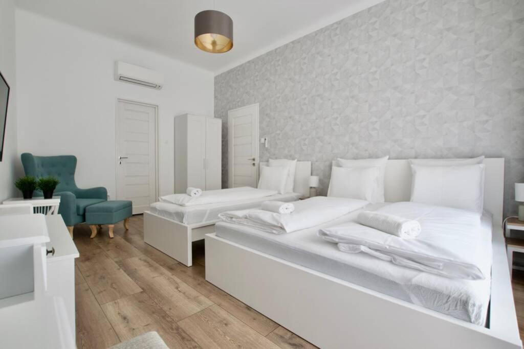 Premium Apartment By Hi5-Vaci Str. 3 Bedroom Budapest Bagian luar foto