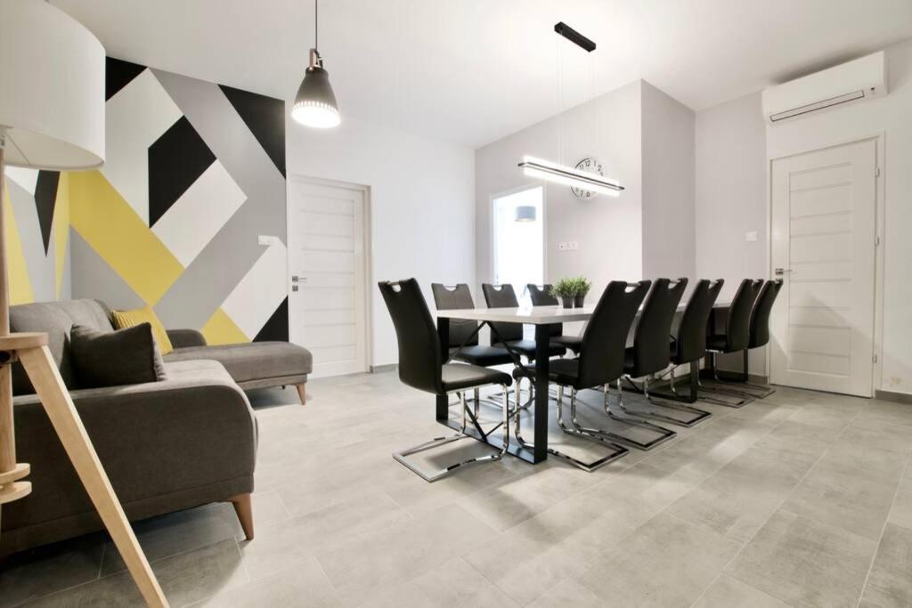 Premium Apartment By Hi5-Vaci Str. 3 Bedroom Budapest Bagian luar foto