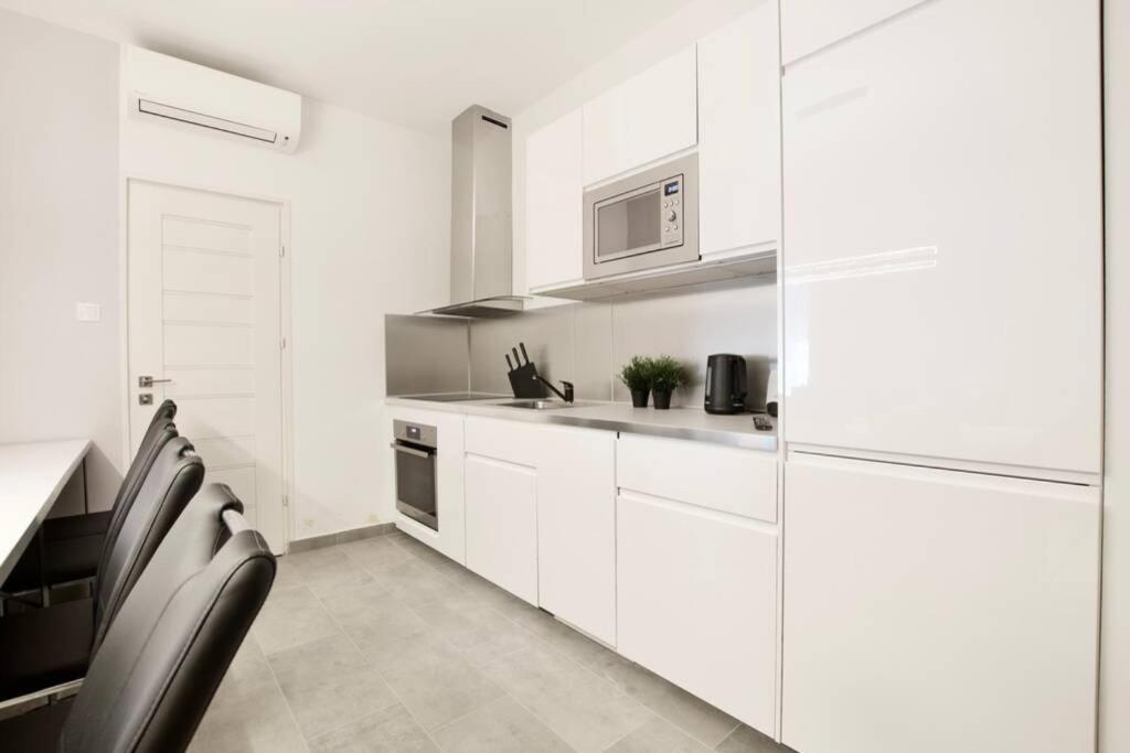 Premium Apartment By Hi5-Vaci Str. 3 Bedroom Budapest Bagian luar foto